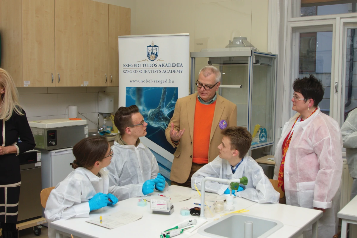 György Buzsáki, International mentor, with Szent-Györgyi pupils in Szeged